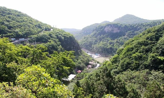 博山和尚房，红叶柿岩美景醉人，体验七彩玻璃栈道、玻璃滑道惊险