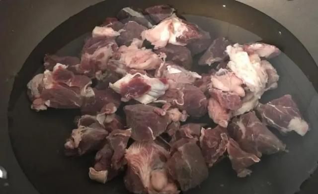 红烧牛肉怎么做才好吃？掌握这关键5步，牛肉鲜香软烂，无腥味