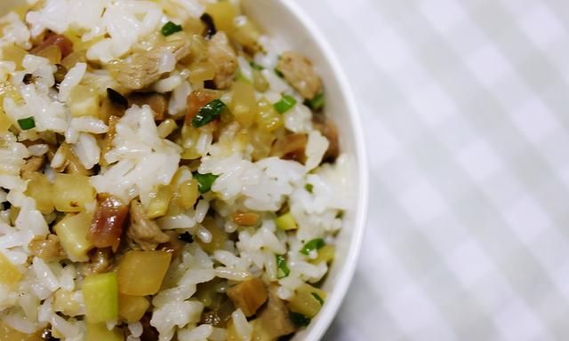 年节年味金玉年，饭香饭甜菜果饭