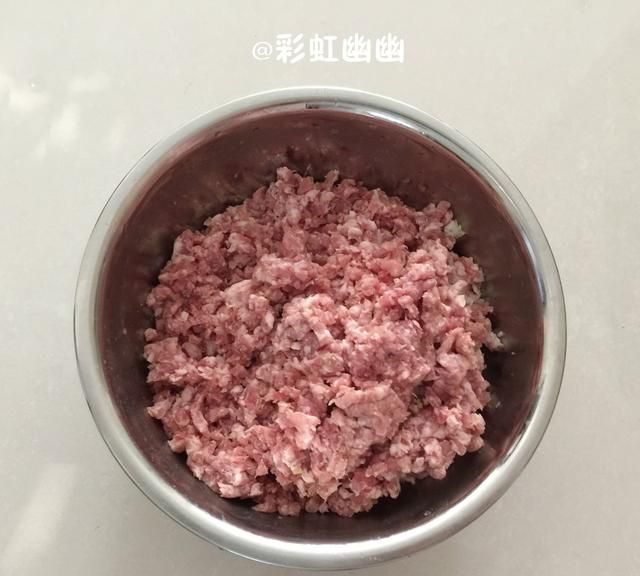 炸丸子怎么做到酥香(炸胡萝卜丸子酥脆蓬松的办法)图5