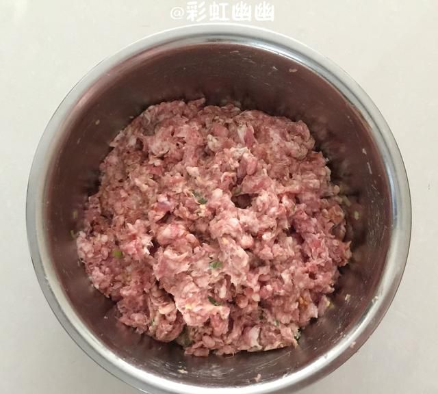 炸丸子怎么做到酥香(炸胡萝卜丸子酥脆蓬松的办法)图7